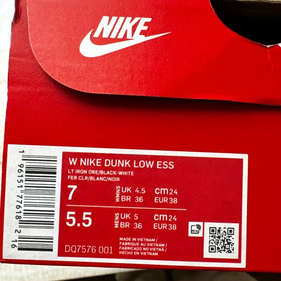 Women’s Nike Dunks - Picture 5 of 5